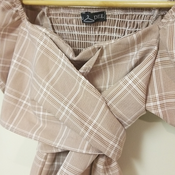 Puff Sleeve Crop Plaid Blouse - Picture 3 of 6